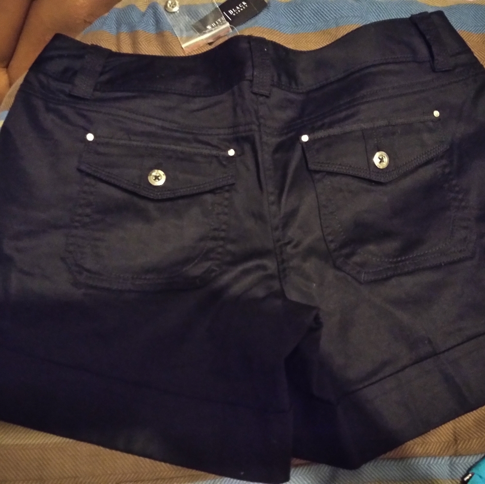 Shorts - Picture 4 of 5